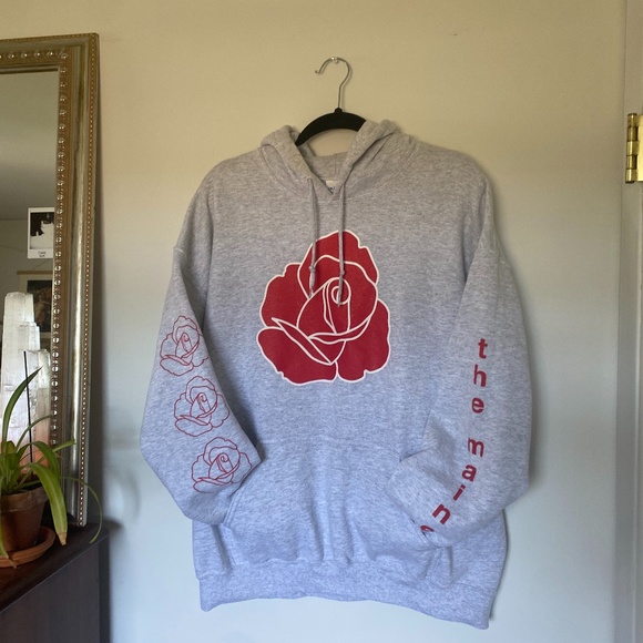 the maine red roses grey sweatshirt size XL - Picture 1 of 3